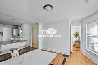 544 36th St in Des Moines, IA - Foto de edificio - Building Photo