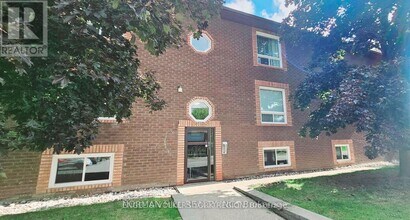 86 Curtis St in Essa, ON - Building Photo - Building Photo