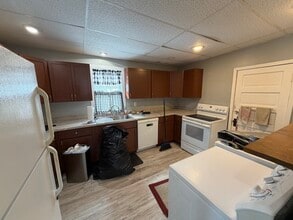 104 N Grove St in Chippewa Falls, WI - Building Photo - Building Photo