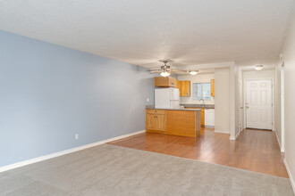 Autumn Oaks Apartments in Tigard, OR - Foto de edificio - Interior Photo