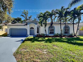5477 NW 57th Way in Coral Springs, FL - Building Photo