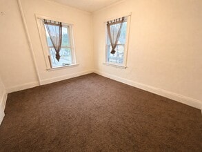 326 Main St, Unit 8 in Belle Vernon, PA - Foto de edificio - Building Photo