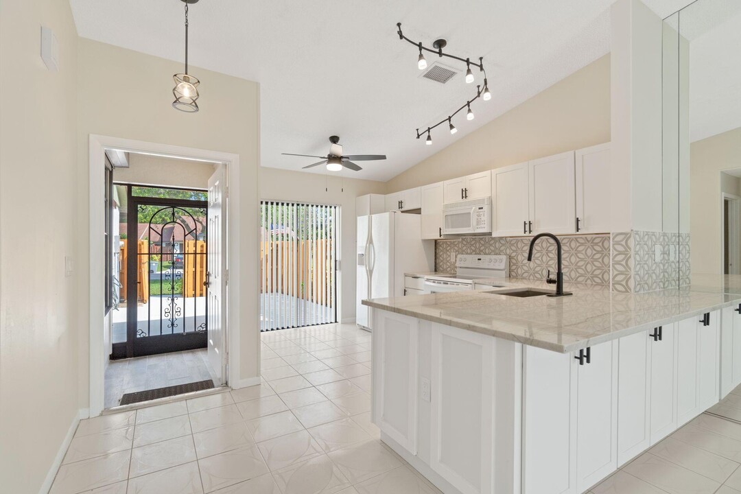 3830 Coco Loba Ln in Boynton Beach, FL - Building Photo