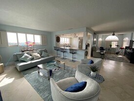 610 Island Way in Clearwater, FL - Building Photo