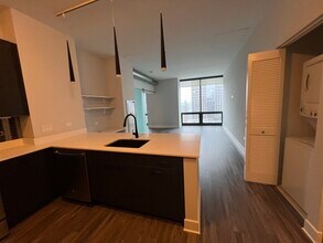 75 E Lake St in Chicago, IL - Building Photo - Building Photo