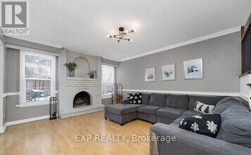 41 Royal Palm Dr in Brampton, ON - Building Photo - Building Photo