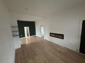 216 W 9th St in Bonham, TX - Building Photo - Building Photo