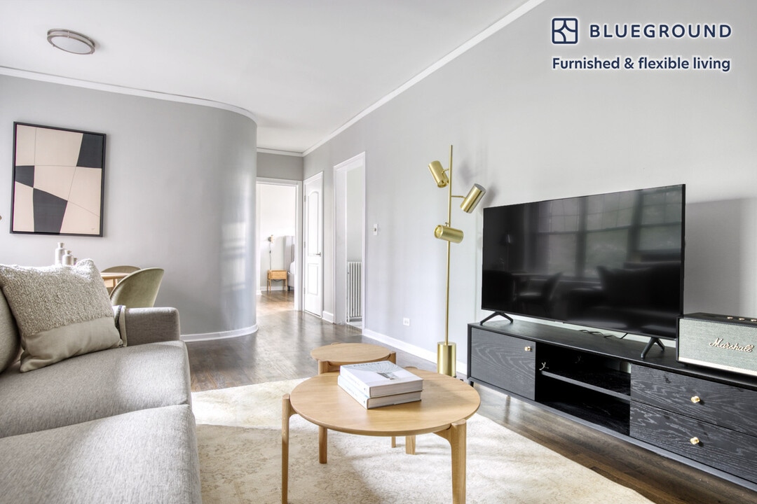 2752 Hampton Pkwy, Unit FL1-ID451 in Evanston, IL - Building Photo