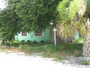 Cottages at Redfish Cove in Englewood, FL - Building Photo - Building Photo