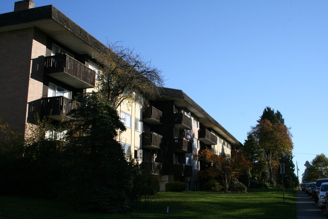 Lord Highland Apartments in North Vancouver, BC - Building Photo