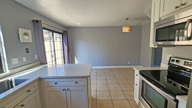 422 Florin Rd in Sacramento, CA - Building Photo - Building Photo