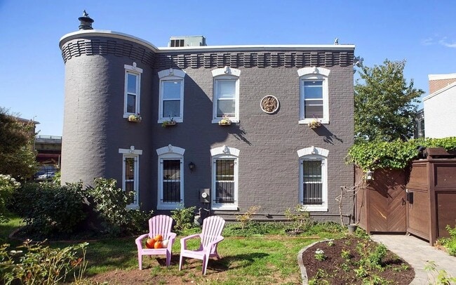 property at 1130 K St SE