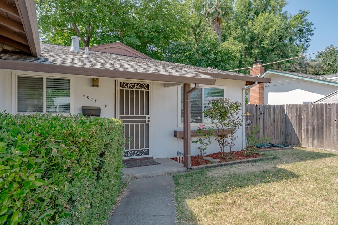 6033 Westbrook Dr in Citrus Heights, CA - Building Photo