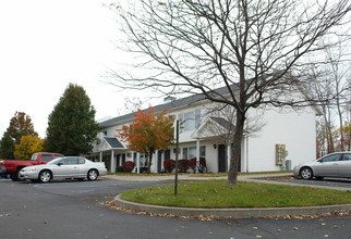 Essex Manor Apartments in Hudson, NY - Foto de edificio - Building Photo