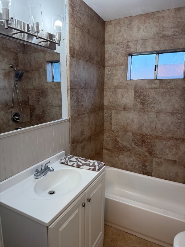 1690 Almond Ave in Merced, CA - Foto de edificio - Building Photo