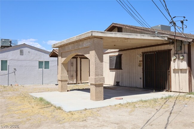 property at 1309 E Cartier Ave
