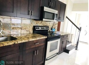 3221 NE 7th St in Pompano Beach, FL - Building Photo - Building Photo