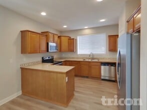 2514 Chateau Dr, Unit 3308 in Puyallup, WA - Building Photo - Building Photo