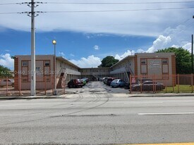 6791 NW 22nd St in Miami, FL - Building Photo