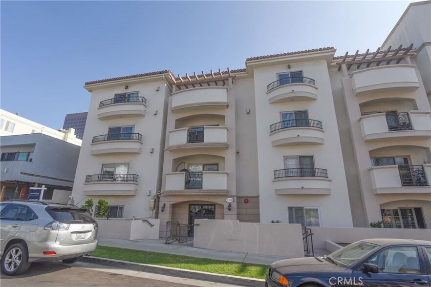 11848 Kiowa Ave, Unit 106 in Los Angeles, CA - Building Photo
