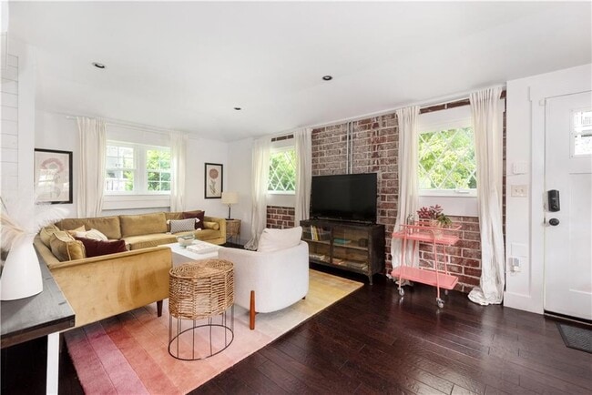 property at 32 Esten St SE