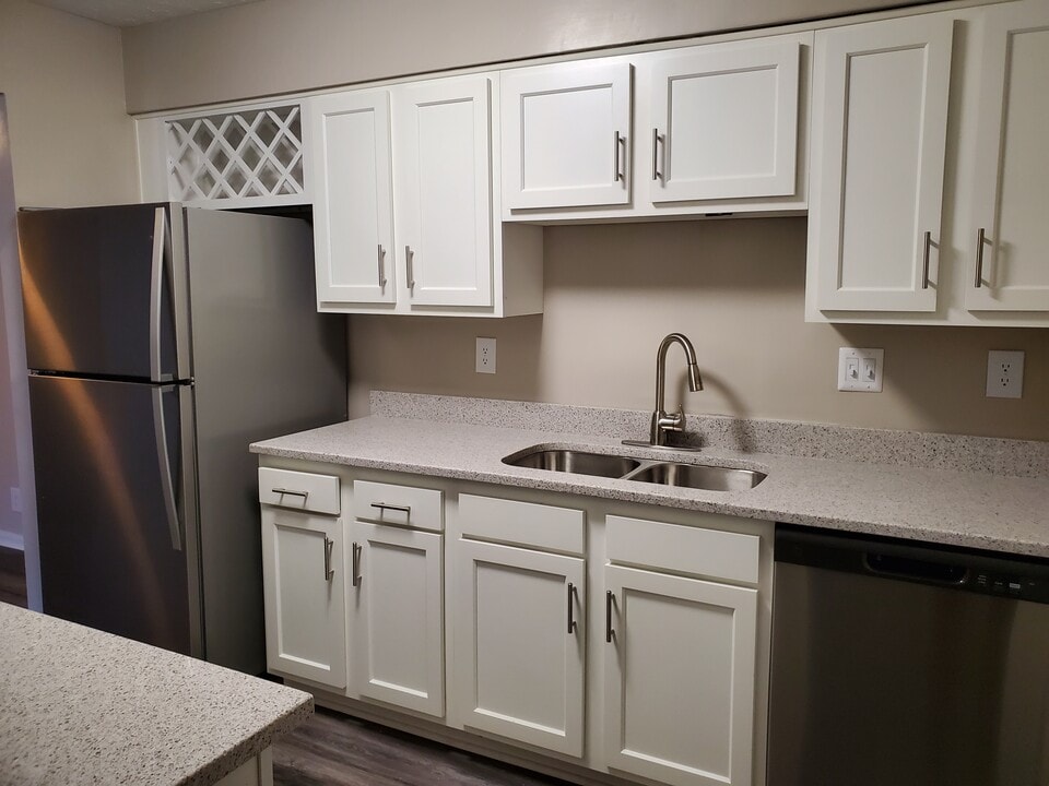 St. Francis Apartments "In the Highlands" in Louisville, KY - Building Photo