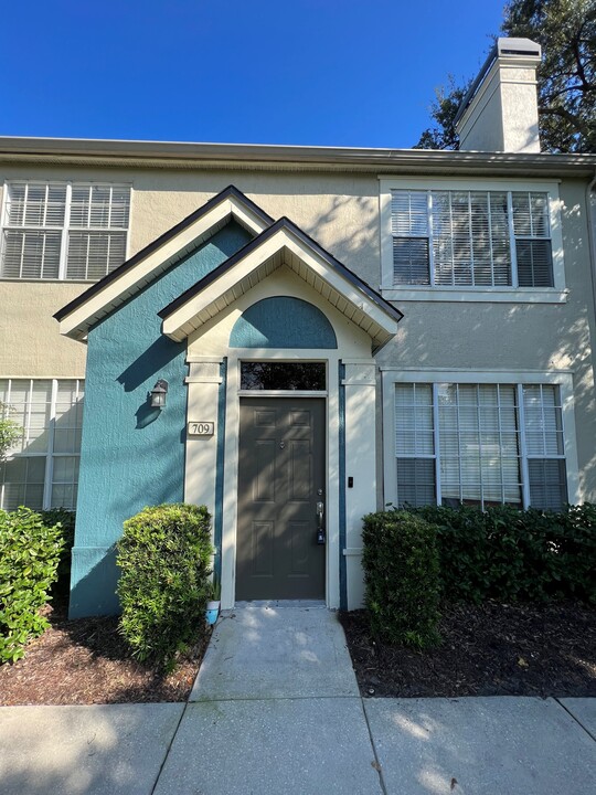 13700 Richmond Park Dr N in Jacksonville, FL - Building Photo