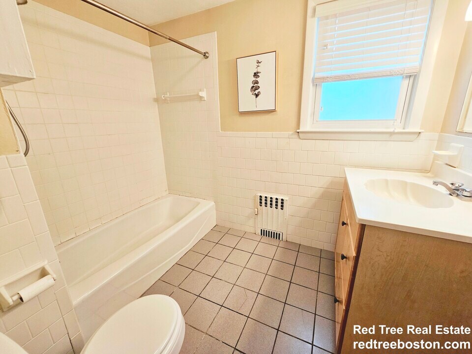 9 Keefe Ave in Newton, MA - Building Photo