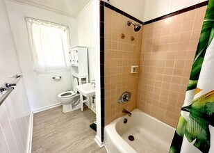 2750 Kahoaloha Ln in Honolulu, HI - Building Photo - Building Photo