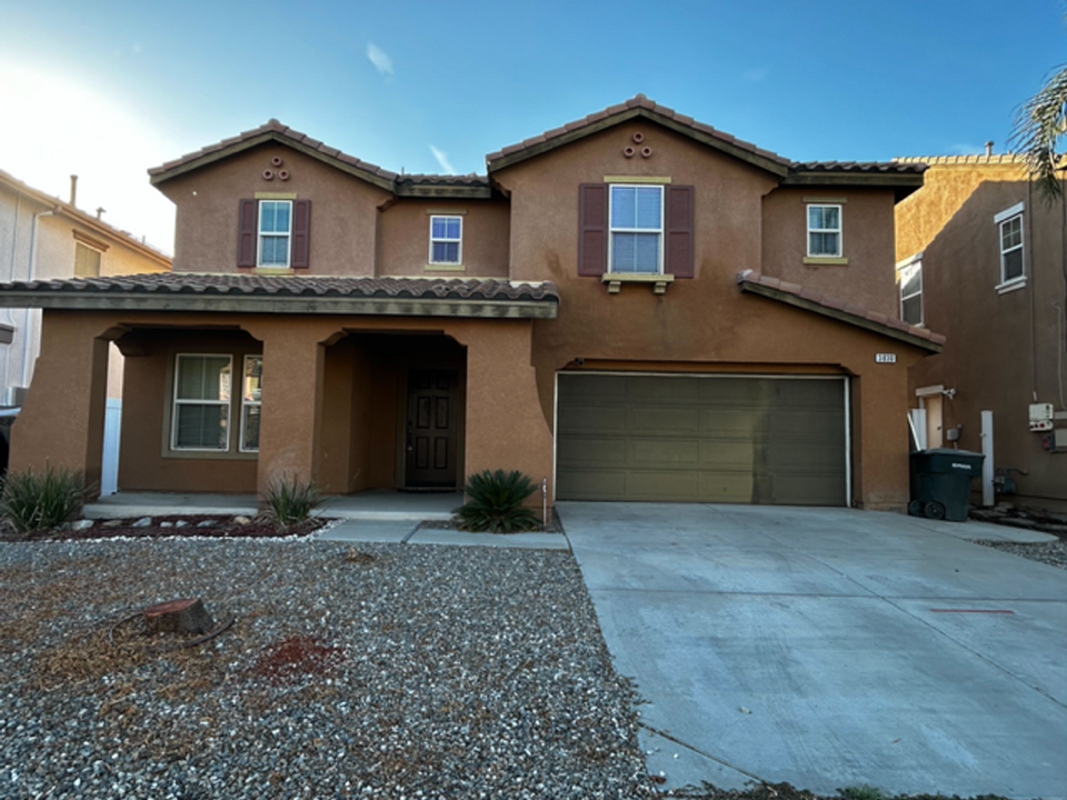 3830 Akina Ave in Perris, CA - Foto de edificio