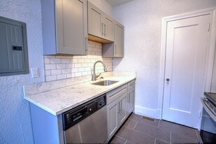 7355 Lindell Blvd in University City, MO - Building Photo