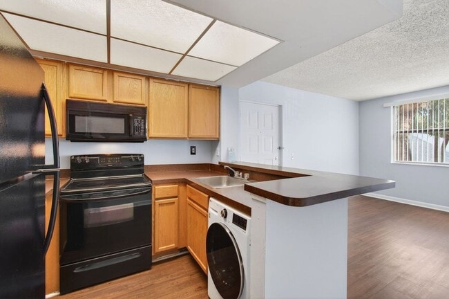 708 Executive Center Dr in West Palm Beach, FL - Building Photo - Building Photo