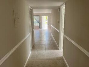 325 S Ocean Blvd in Lake Worth Beach, FL - Building Photo - Building Photo