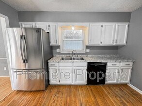 203 SE Keystone Dr in Lee's Summit, MO - Building Photo - Building Photo