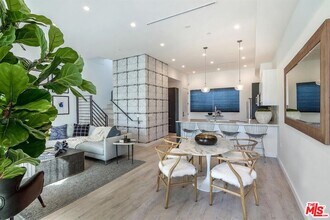 1002 N Hudson Ave in Los Angeles, CA - Building Photo - Building Photo