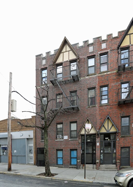 3100 Decatur Ave in Bronx, NY - Foto de edificio