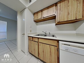 1516 Bay Area Blvd, Unit N7 in Houston, TX - Foto de edificio - Building Photo