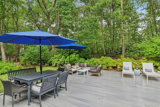 2723 Deerfield Rd in Sag Harbor, NY - Building Photo - Building Photo