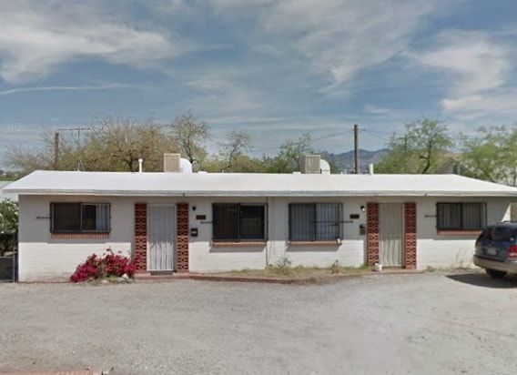 property at 1133 E Lee St