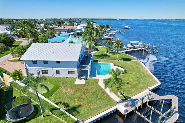 26 SW Riverway Blvd in Palm City, FL - Foto de edificio - Building Photo