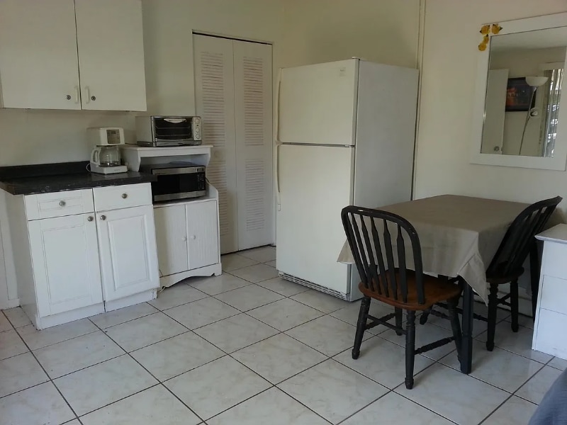 1568 NE 45th St in Oakland Park, FL - Building Photo