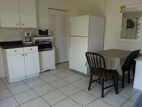1568 NE 45th St in Oakland Park, FL - Building Photo - Building Photo