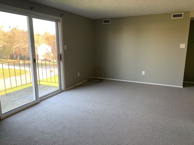 1618 Jefferson Ridge Dr in Clairton, PA - Foto de edificio - Building Photo