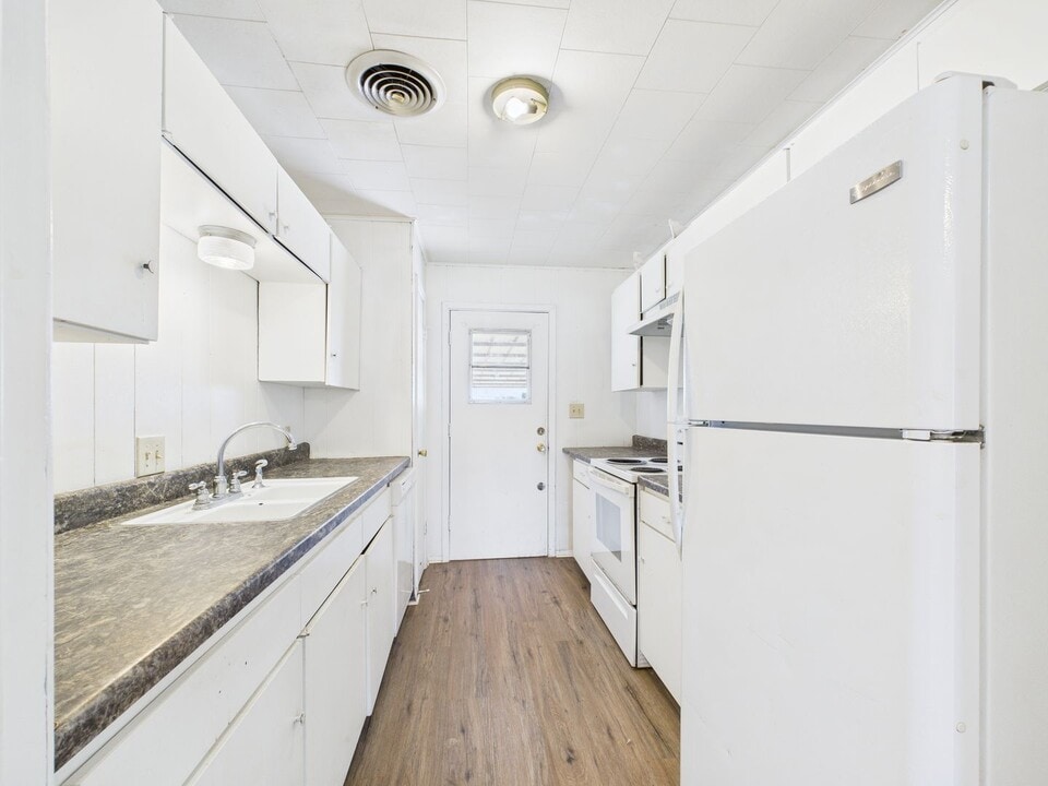 21 Linda Dr in Fredericksburg, TX - Building Photo