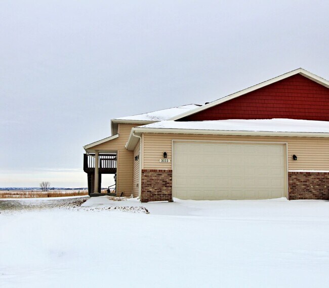 3111 8th St NE in Minot, ND - Building Photo - Building Photo