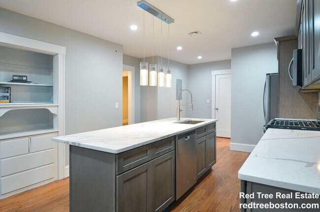 25 Firth Rd, Unit U2 3-bed 2-b Roslindale in Boston, MA - Building Photo - Building Photo