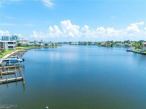 3070 Gulf Shore Blvd N in Naples, FL - Building Photo - Building Photo