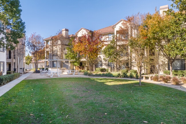 Ironwood in Rancho Cucamonga, CA - Foto de edificio - Building Photo