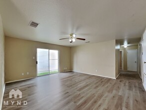 6327 Meandering Trail in Converse, TX - Building Photo - Building Photo