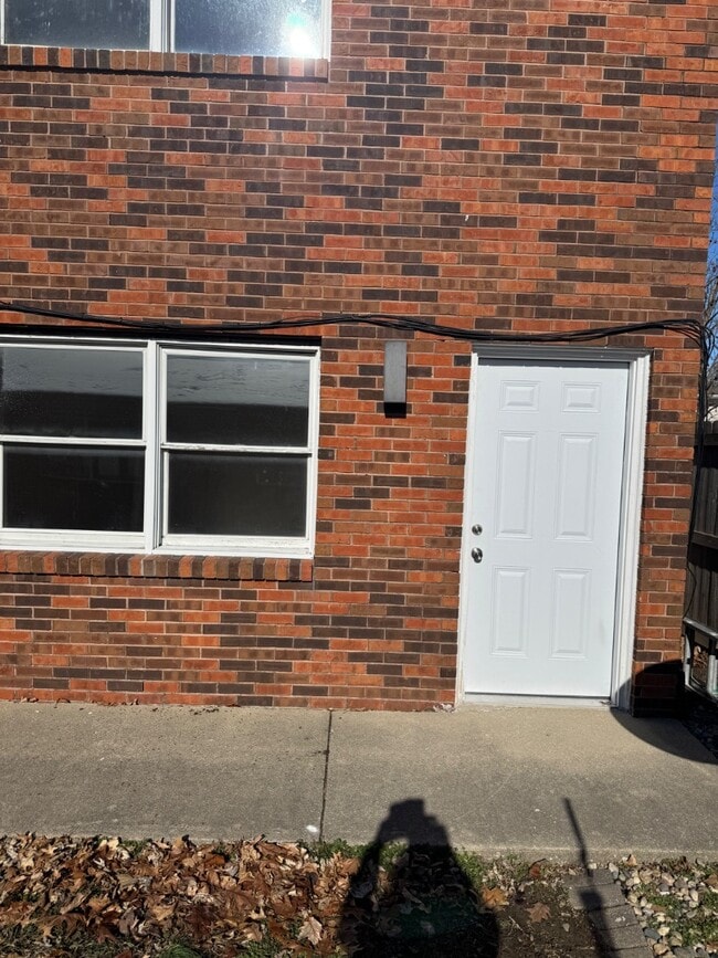 property at 185 Parkview Dr